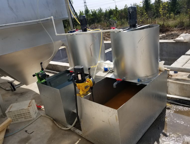 全自動(dòng)加藥裝置設(shè)備用途，全自動(dòng)智能加藥裝置價(jià)格，加藥裝置詳細(xì)介紹