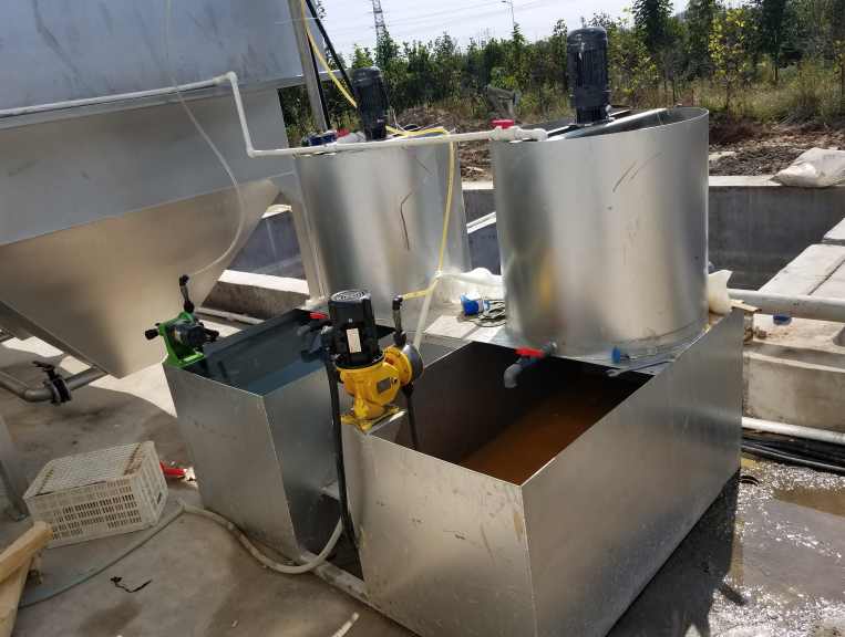 全自動(dòng)加藥裝置設(shè)備用途，全自動(dòng)智能加藥裝置價(jià)格，加藥裝置詳細(xì)介紹03