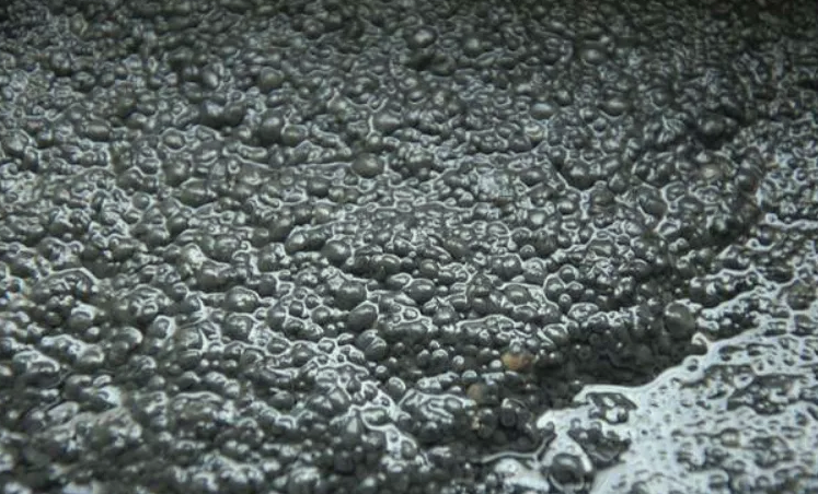 怎么處理溶氣氣浮機(jī)產(chǎn)生的污泥？